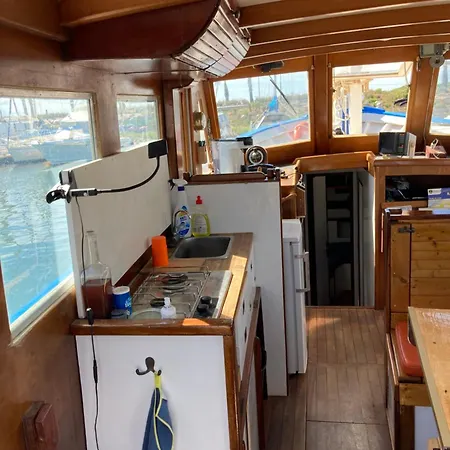 Nuit, Sejour Insolite A Bord Du Lapso Ii Botel Le Barcares